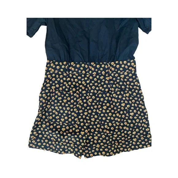 NEW WeWoreWhat Collared Romper Black Ditsy Daisies Romper XL - Picture 6 of 7